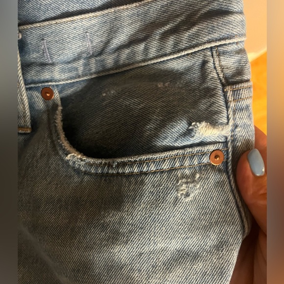 Madewell Button Fly Raw Hem Relaxed Denim Shorts in Cedarcroft Wash Sz 29 - Picture 8 of 14